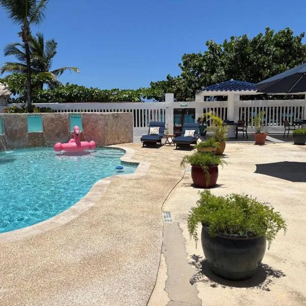The Beach Guesthouse, hotel in Pinones