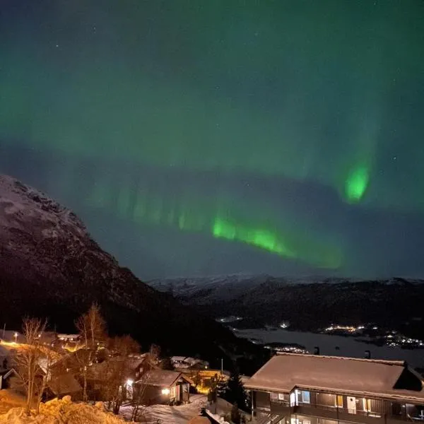 Luxury Lake & Mountain View Apartment - Balcony, hotel di Vossevangen