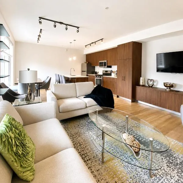 Brand New 3-Bedroom Condo in the Heart of Sidney, hotel en Sidney