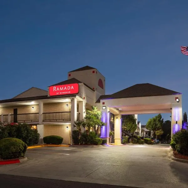 Ramada by Wyndham San Antonio Near SeaWorld - Lackland AFB, hotel a San Antonio