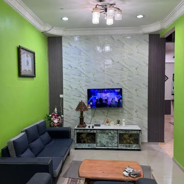 Labis Homestay Afina, hotel u gradu Labis