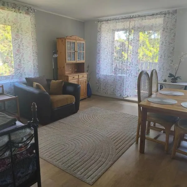Vormsi Ohvitseride maja korter nr 6, отель в городе Hullo