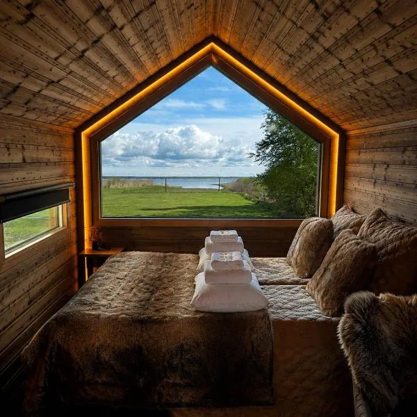 Atmospheric cabin trailer with a sea view, hotel en Oulu