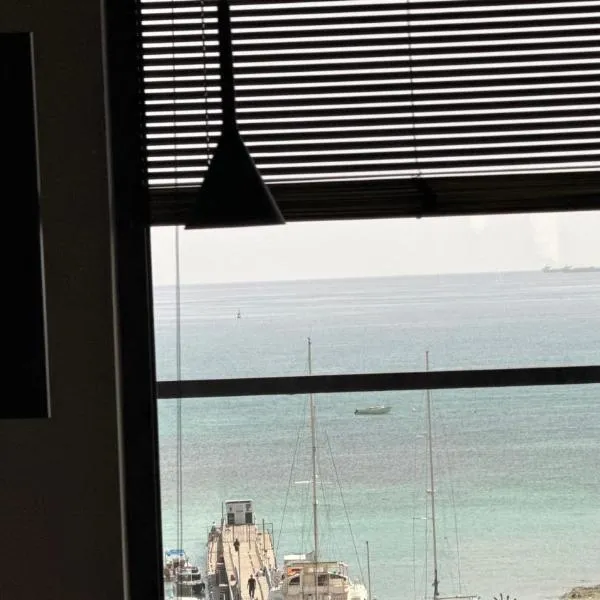 Апартаменты с видом на море в ЖК Versailies, hotel u gradu 'Aktau'