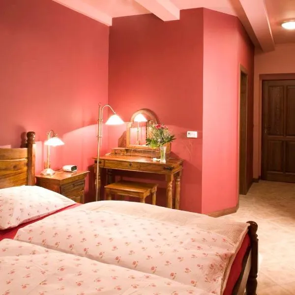 Penzion U Veterána, hotel en Slatinice