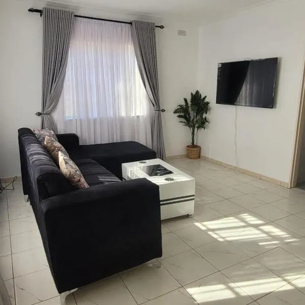 2 Bed Cottage close to Westgate Shopping Centre, hotel din Harare