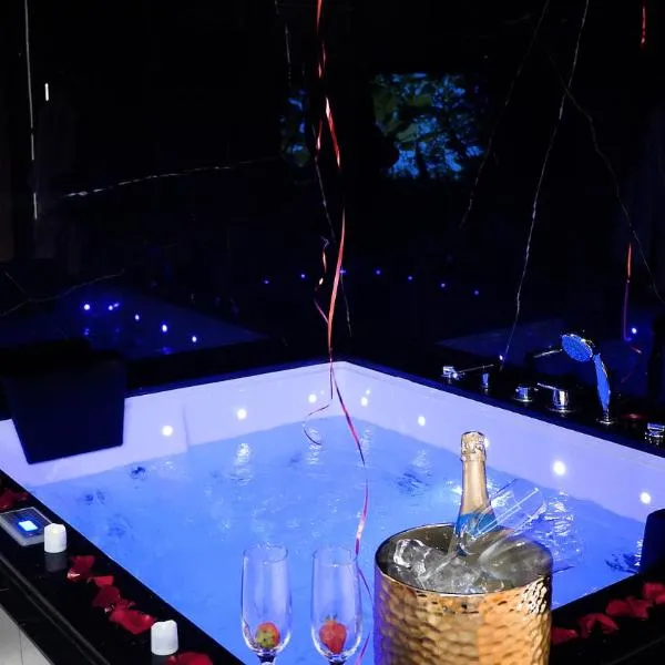 Anielski Apartament z jacuzzi i sauną NOWY 2 sypialnie Relaks & SPA, hotel en Cracovia