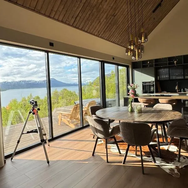 LyNora - Luxury Northern Lights Lodge with Jacuzzi & Lyngen Alps view, hôtel 