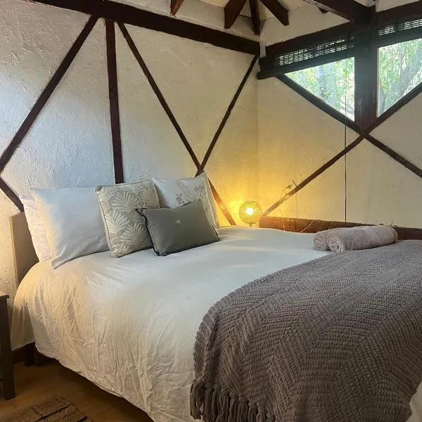 Cabaña rústica en la montaña, hotel v destinácii Guayacán