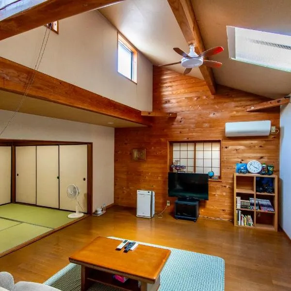 古民家一棟貸 鴨部巣 kamobase, hotel a Kochi