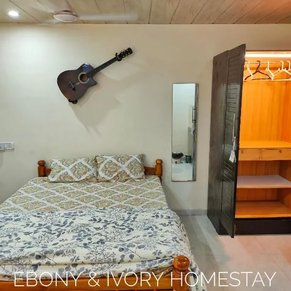 Ebony Room - AC, Kitchenette, Ensuite, Independent Homestay, מלון במומבאי