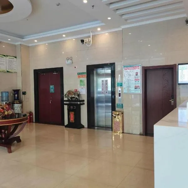 GreenTree Inn Shanxi Luliang Fengshan Road Central Park Express Hotel, hotel u gradu Luliang