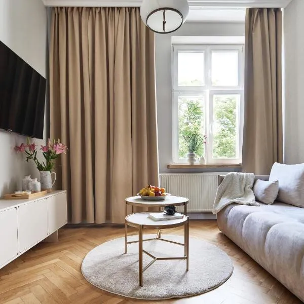PlayRoom Aparthotel، فندق في كراكوف