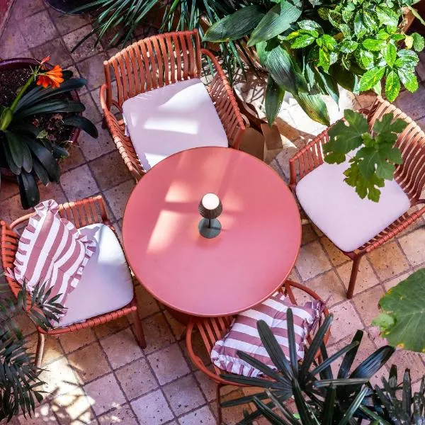 Hôtel Amphithéâtre, hotel sa Arles