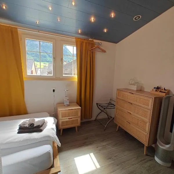 Hotel Freihof, hotel u gradu Glarus