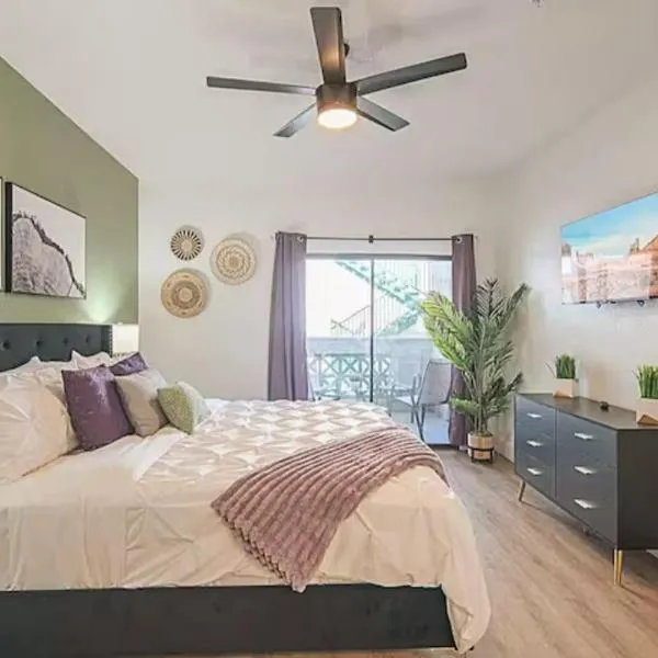 Remodeled King Bed Suite Sonoran Sunset Lounge, hotel in Scottsdale