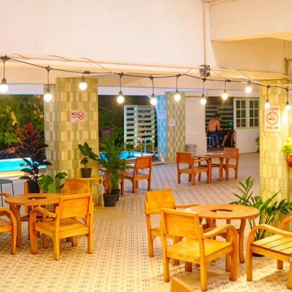 Easy Monday Pool Capsule Hotel - Old Town Bangkok, hotelli Bangkokissa