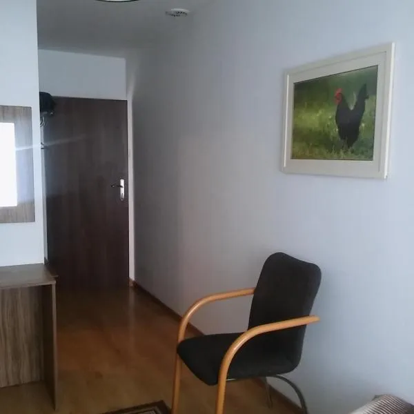 Pod Zachrypniętym Kogutem, hotel in Glewo
