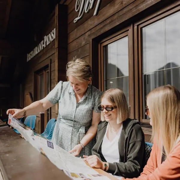 Hotel Dorfcafe Unken, готель у місті Ункен