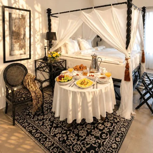 RoofTop Boutique Hotel Adults Only, hotel em Serekunda