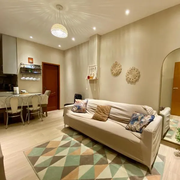 Apartamento RR Agradable y Moderno c 2 dormitorios y estacionamiento interno techado, hôtel à Ciudad del Este