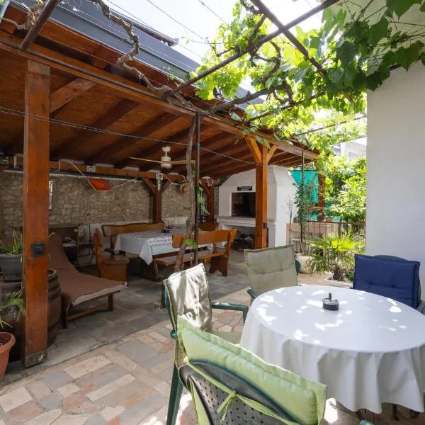 Apartments Sikirica, Hotel in Trogir