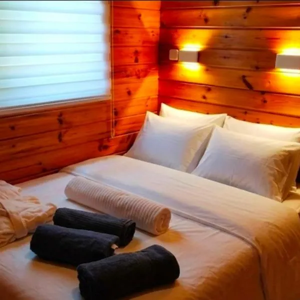 הבקתות במושבה, hotel i Rosh Pinna