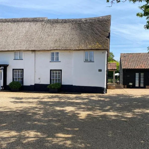 The Pelican Room-converted Cart Lodge near airport, готель у місті Горшем-Сент-Фейт