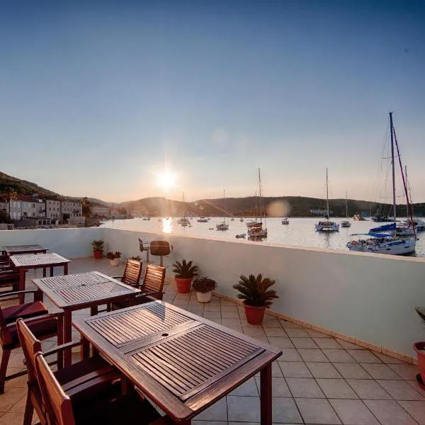 Nautic Studio A1, hotel di Vis