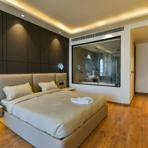 Melange Hotel - Golf course road، فندق في جورجاون