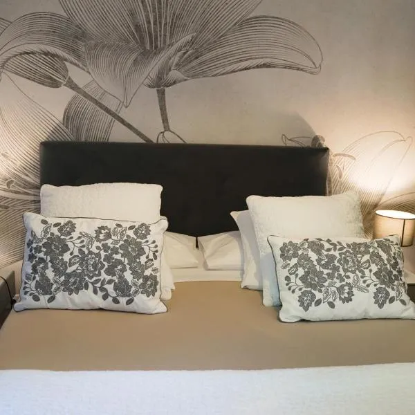 Logis Hôtel Restaurant Le Domaine de l'Eau Vive, hotel en Largentière