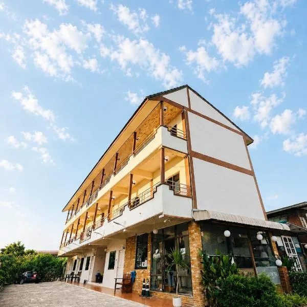 โรงแรมเพิ่มพูล 1, hótel í Nan