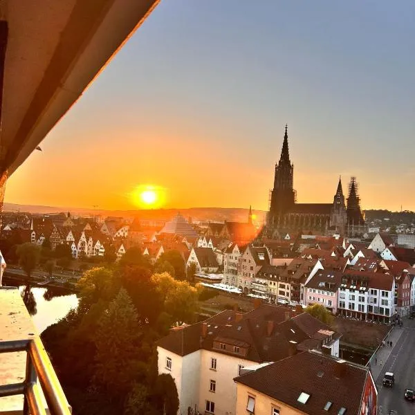 Centrally located 1 room apartment in Ulm with Ulmer Münster view, hotel em Neu-Ulm