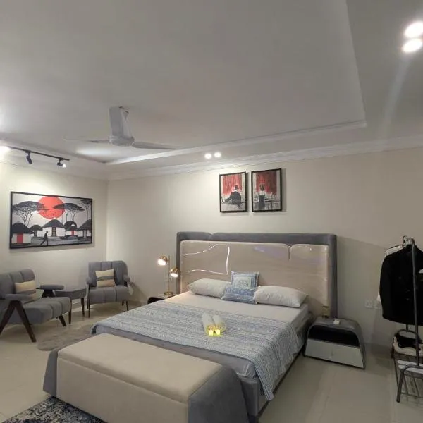 Luxury 1BHK studio site parking self check-in – hotel w mieście Fajsalabad