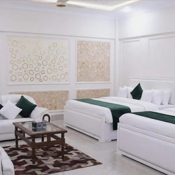Pc Inn Executive Class Hotel, hotel i Sukkur
