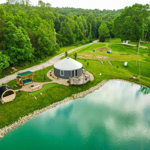 Secluded Waterfront Yurt with Wood-Fired Sauna near French Lick, hotel u gradu 'French Lick'