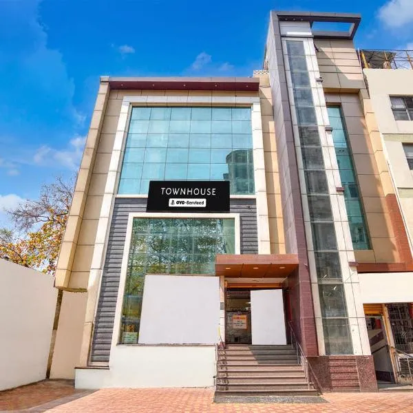 Townhouse Z Square Mall Formerly The Mall Road Inn, hotel v destinácii Kanpur