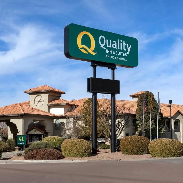 Quality Inn & Suites Gallup I-40 Exit 20, хотел в Галъп