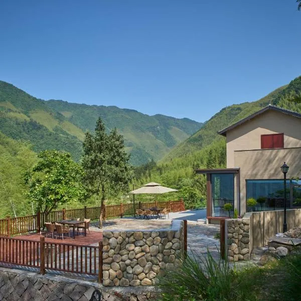 Quzhou Rixi Mountain Middle Homestay โรงแรมในฉวีโจว