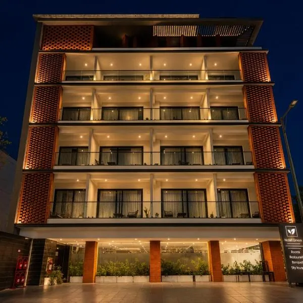 Hotel Limon - Near Huda City Centre I Balcony Rooms: Gurgaon şehrinde bir otel