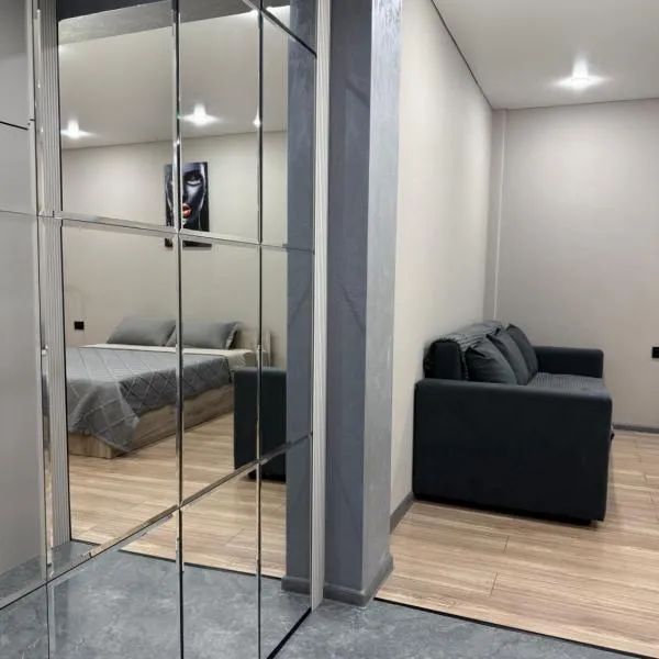 Уютная 1 комн квартира в центре города, с видом на набережную, hotel en Baljash