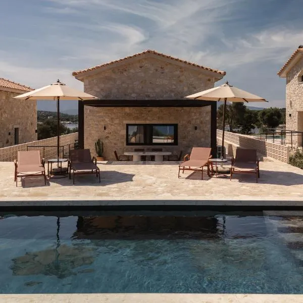 Pharus Boutique Villa with Private Pool & Sea View، فندق في Vathí