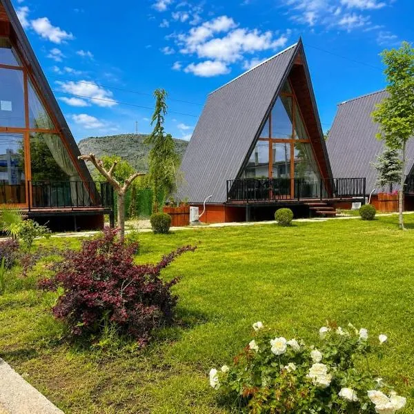 Bujtinat te Mullari, hotel Laç városában