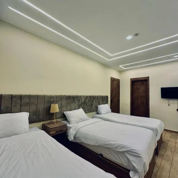 pyramids Hotel & free pick up, hotel sa Cairo
