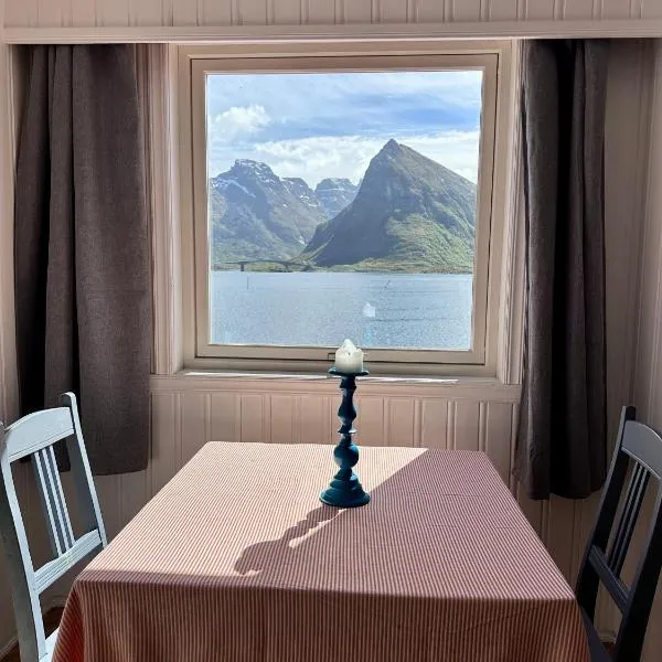 Lydersen Rorbuer Budget Hostel & Private Apartments, hotel di Fredvang