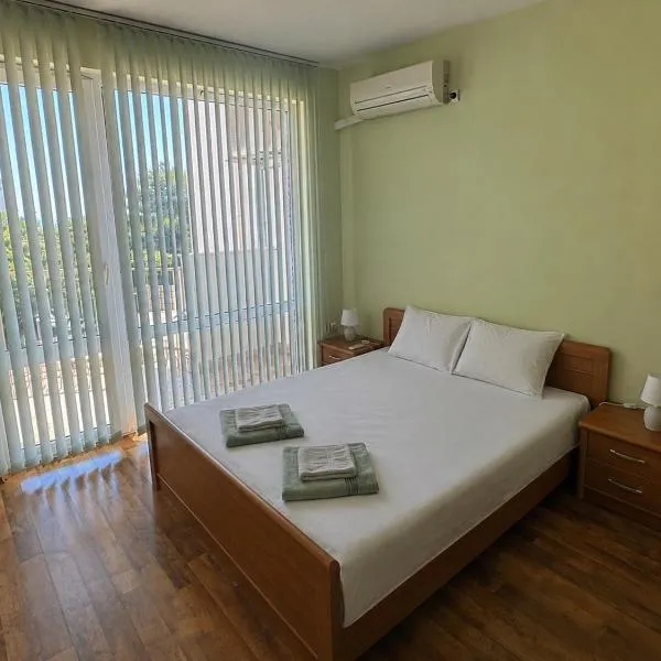 SEA PARADISE MIRA Apartment А-23, hotel em Kavarna
