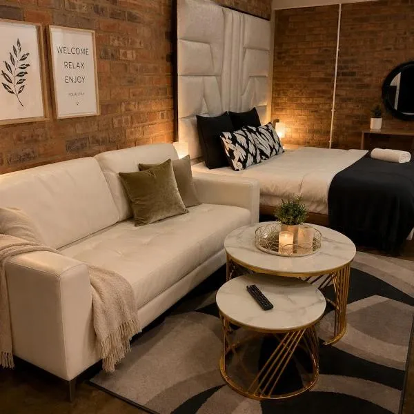 Urban luxury stay at craftsmanship maboneng, hotel in Johannesburg