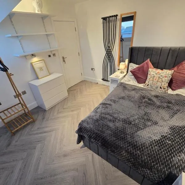 Luxurious house with rooms available to stay in London, hotel en Londres