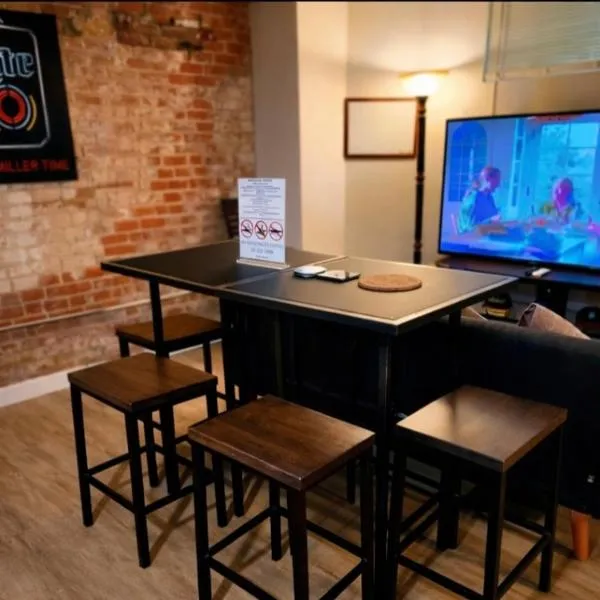 Rustic Detroit Retreat- Walk to Everything, hotel em Detroit