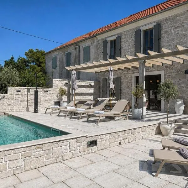 Heritage Villa Francheza-Elegant Stone villa near the Beach, Pašman Island , Ugrinić – hotel w mieście Ugrinići